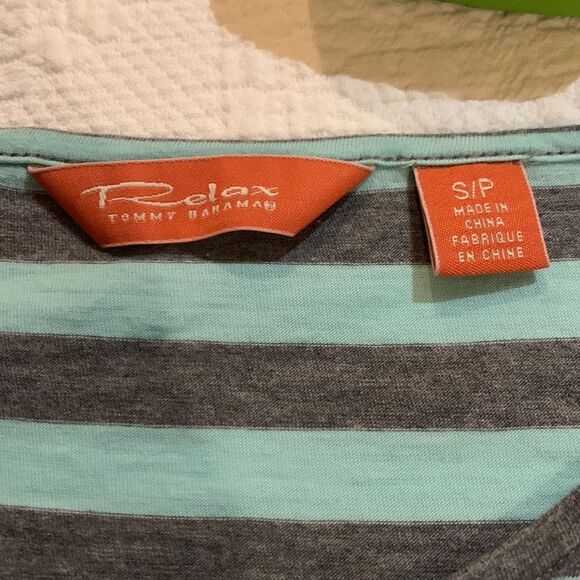 Tommy Bahama relax edition top. Small - Picture 8 of 9